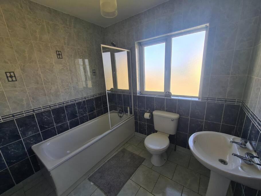 Bundoran Seaside Stays House - Wifi, Large Spacious Home Exterior photo