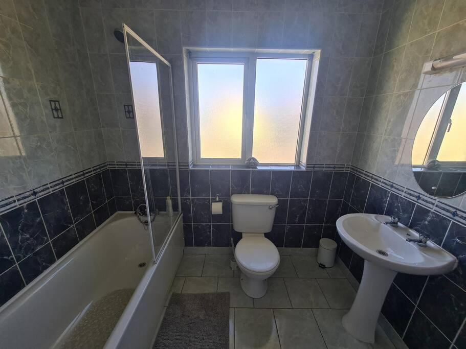 Bundoran Seaside Stays House - Wifi, Large Spacious Home Exterior photo