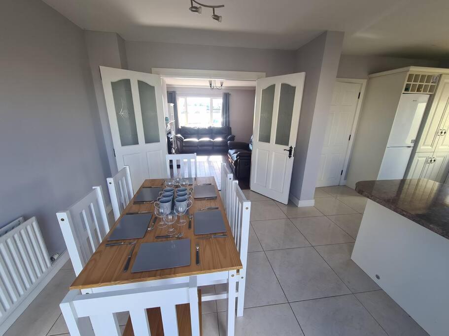 Bundoran Seaside Stays House - Wifi, Large Spacious Home Exterior photo