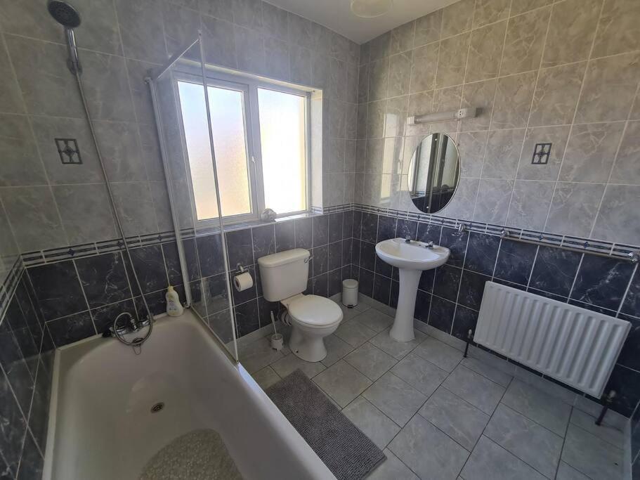 Bundoran Seaside Stays House - Wifi, Large Spacious Home Exterior photo